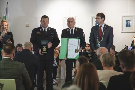     Veliko plaketo Občine Ravne na Koroškem je prejelo l Prostovoljno gasilsko društvo Kotlje,